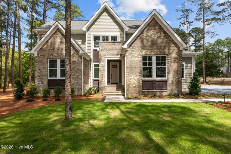 62 McMichael Dr, Pinehurst, NC 28374