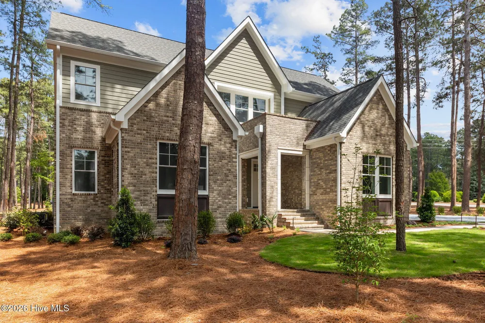 62 McMichael Dr, Pinehurst, NC 28374