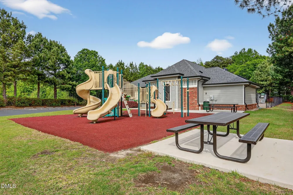 2400 Stewart St, Fuquay-Varina, NC 27526