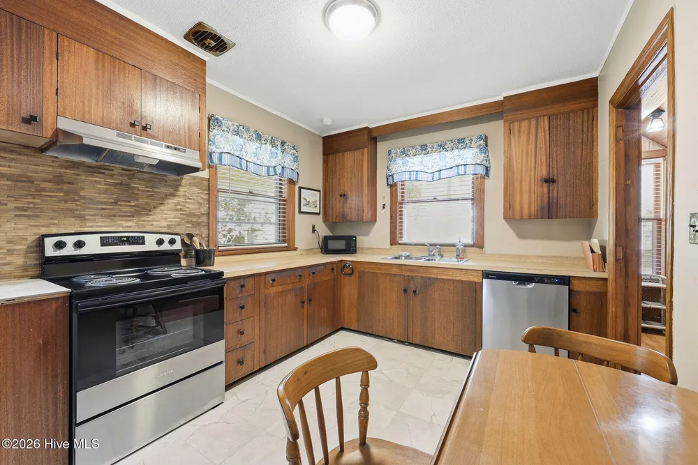 535 E Morganton Rd, Southern Pines, NC 28387