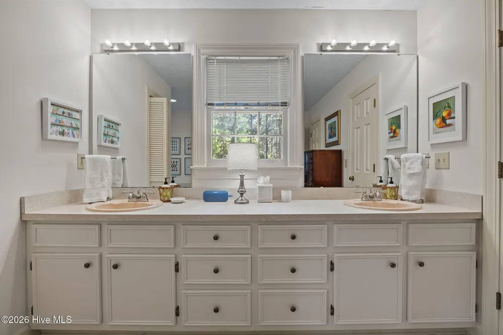 385 Lake Dornoch Dr, Pinehurst, NC 28374