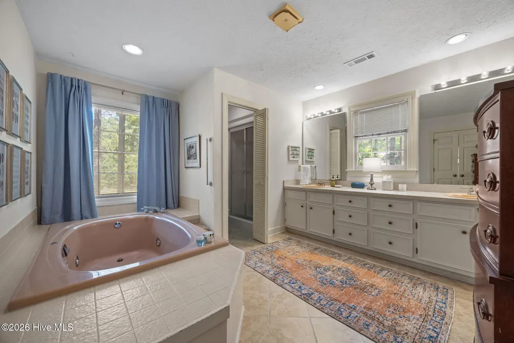 385 Lake Dornoch Dr, Pinehurst, NC 28374