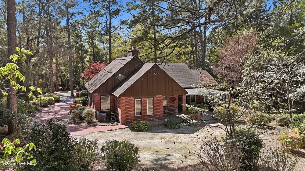535 E Morganton Rd, Southern Pines, NC 28387