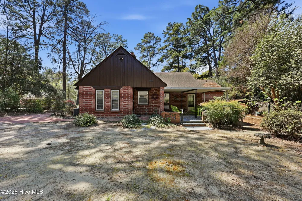 535 E Morganton Rd, Southern Pines, NC 28387