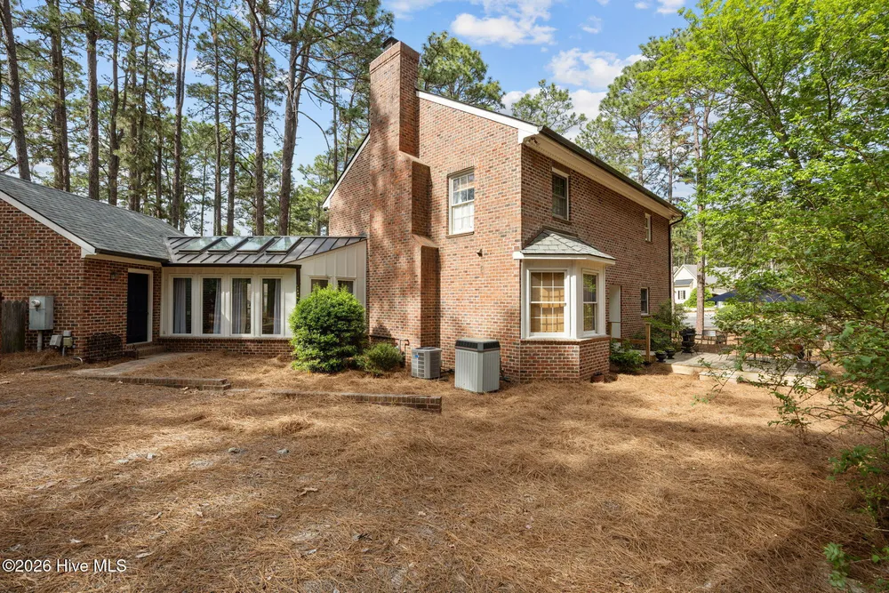 385 Lake Dornoch Dr, Pinehurst, NC 28374