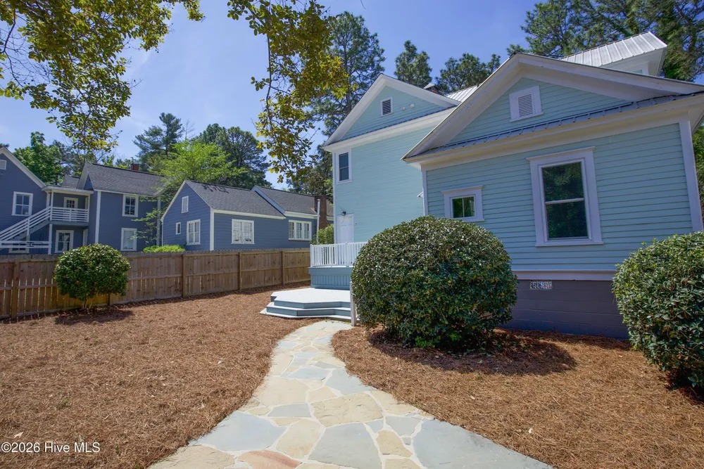 225 E Vermont Ave, Southern Pines, NC 28387