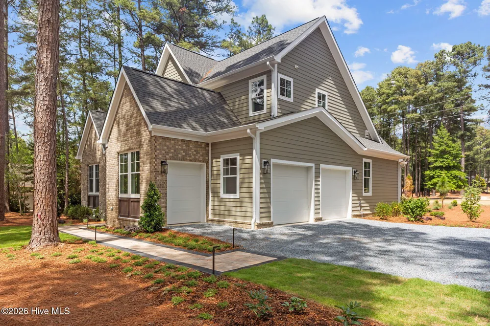 62 McMichael Dr, Pinehurst, NC 28374