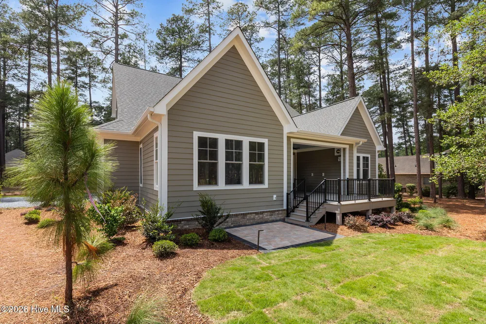 62 McMichael Dr, Pinehurst, NC 28374