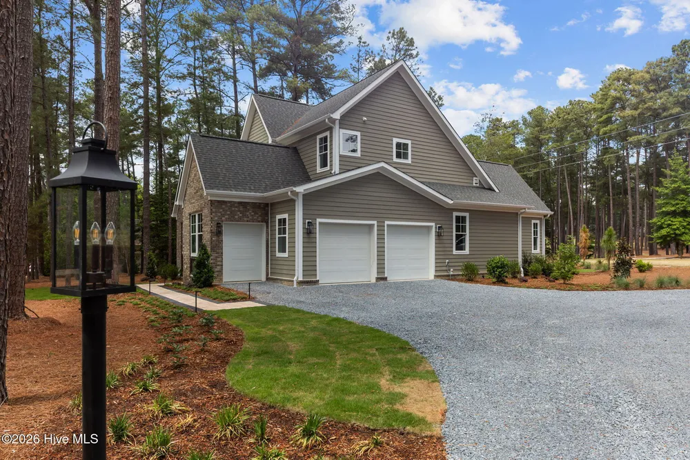 62 McMichael Dr, Pinehurst, NC 28374