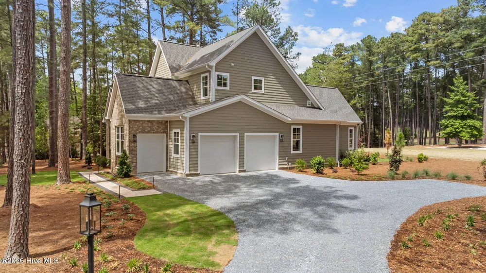 62 McMichael Dr, Pinehurst, NC 28374