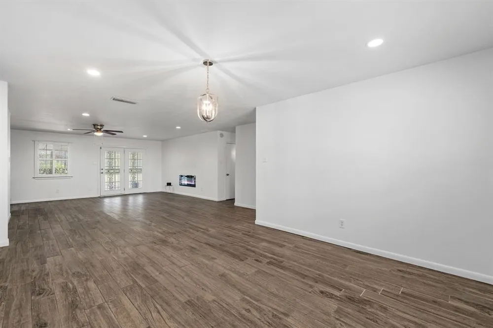 5605 Wales Ave, Fort Worth, TX 76133-2509