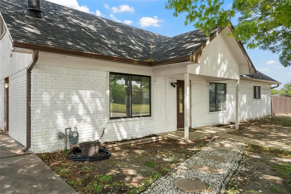 128 E Johnson St, Hewitt, TX 76643