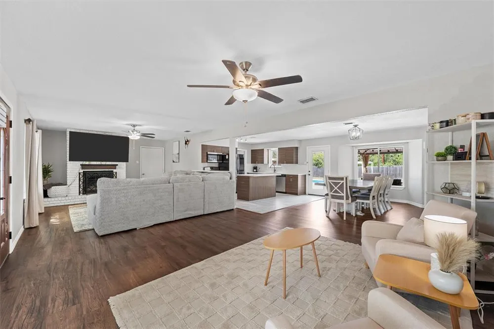 128 E Johnson St, Hewitt, TX 76643