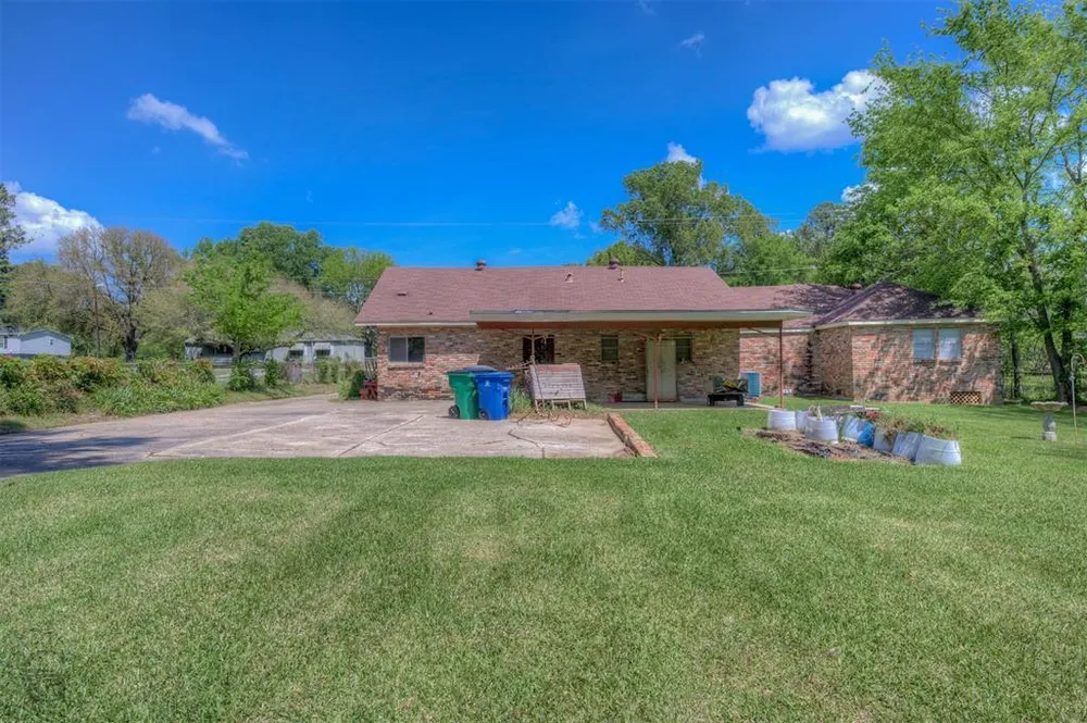 913 Pine Hill Rd, Shreveport, LA 71107-3132