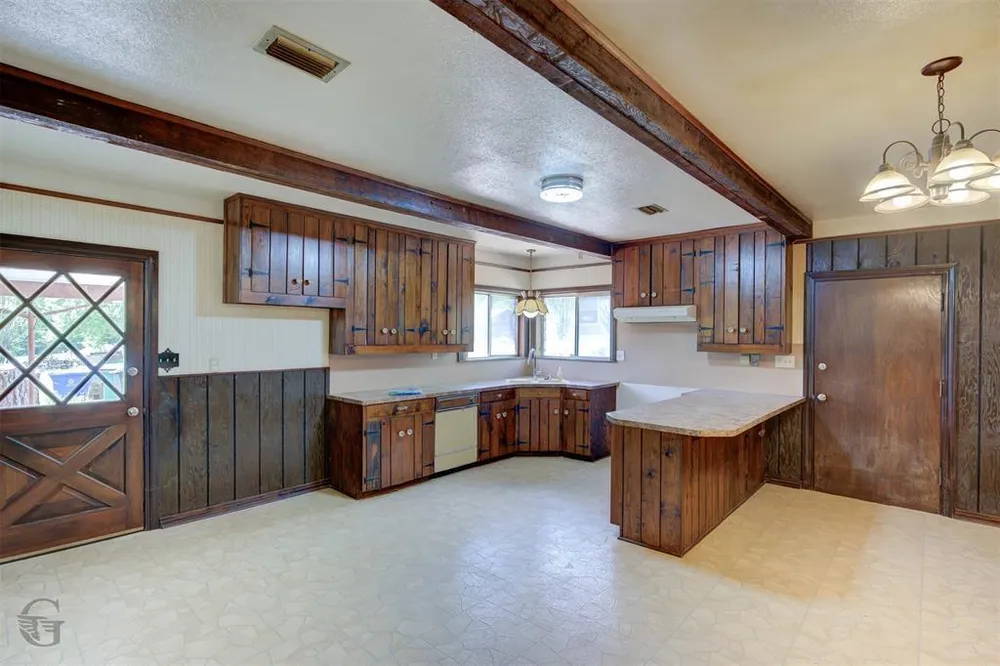 913 Pine Hill Rd, Shreveport, LA 71107-3132