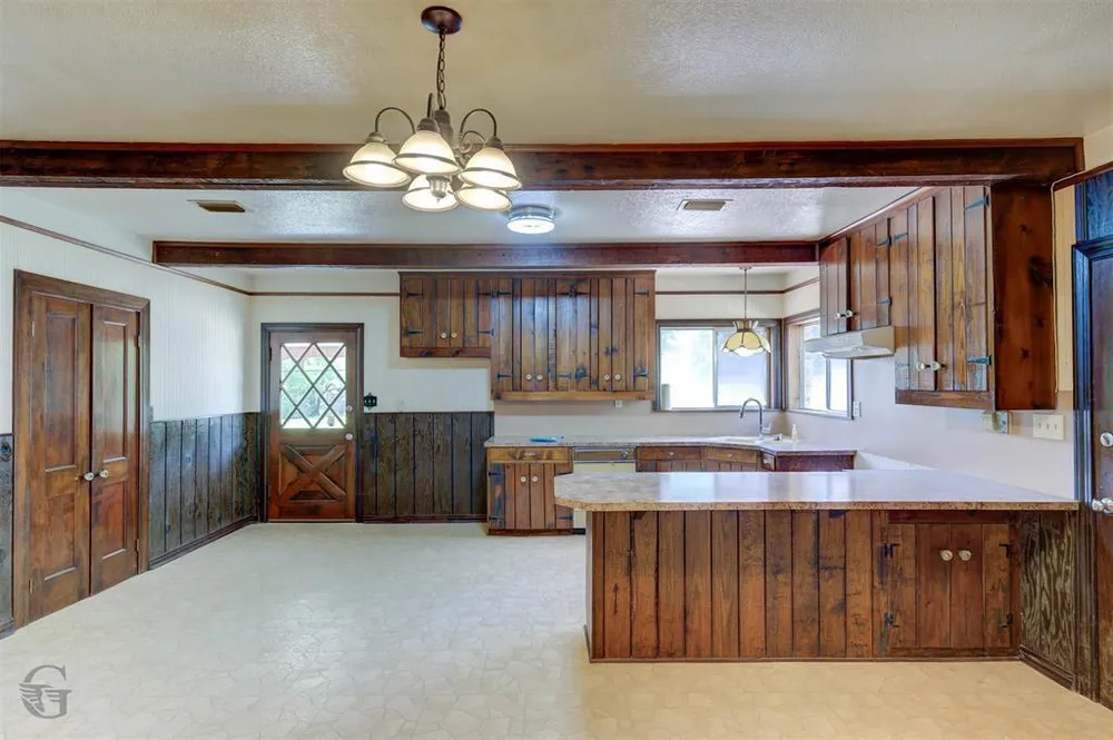 913 Pine Hill Rd, Shreveport, LA 71107-3132