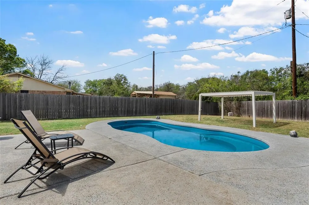 128 E Johnson St, Hewitt, TX 76643