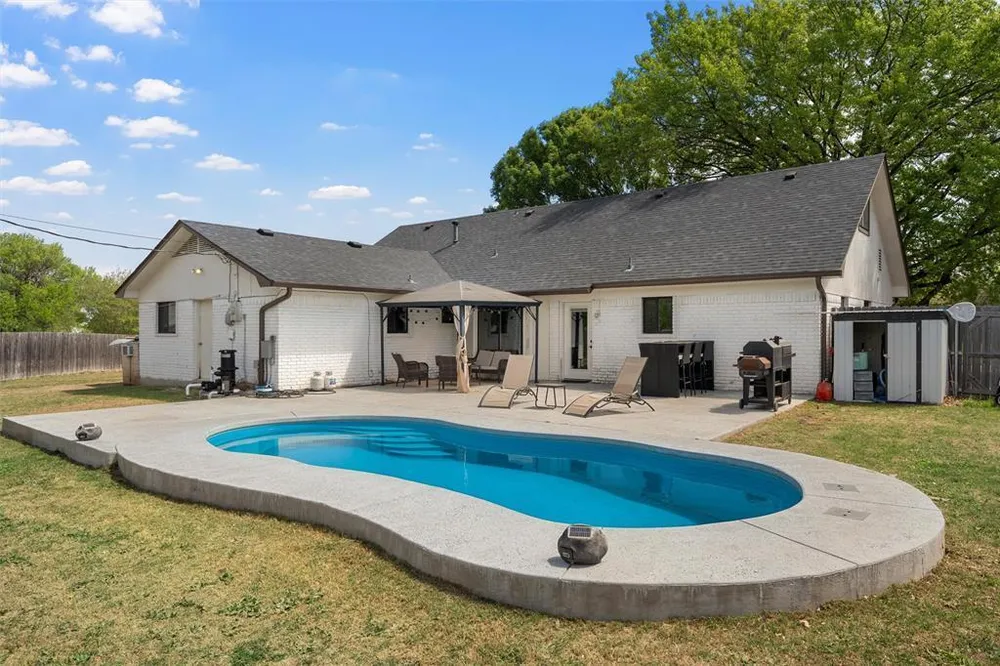 128 E Johnson St, Hewitt, TX 76643
