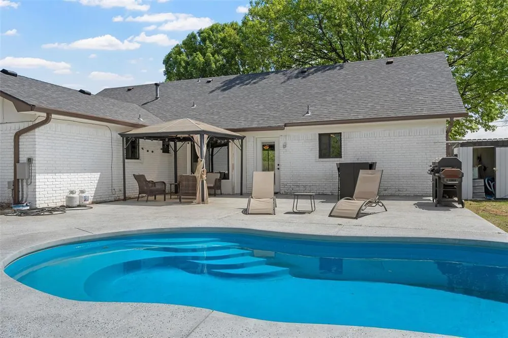 128 E Johnson St, Hewitt, TX 76643