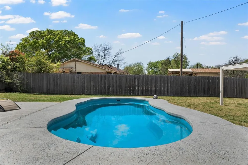 128 E Johnson St, Hewitt, TX 76643