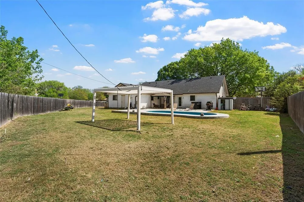 128 E Johnson St, Hewitt, TX 76643