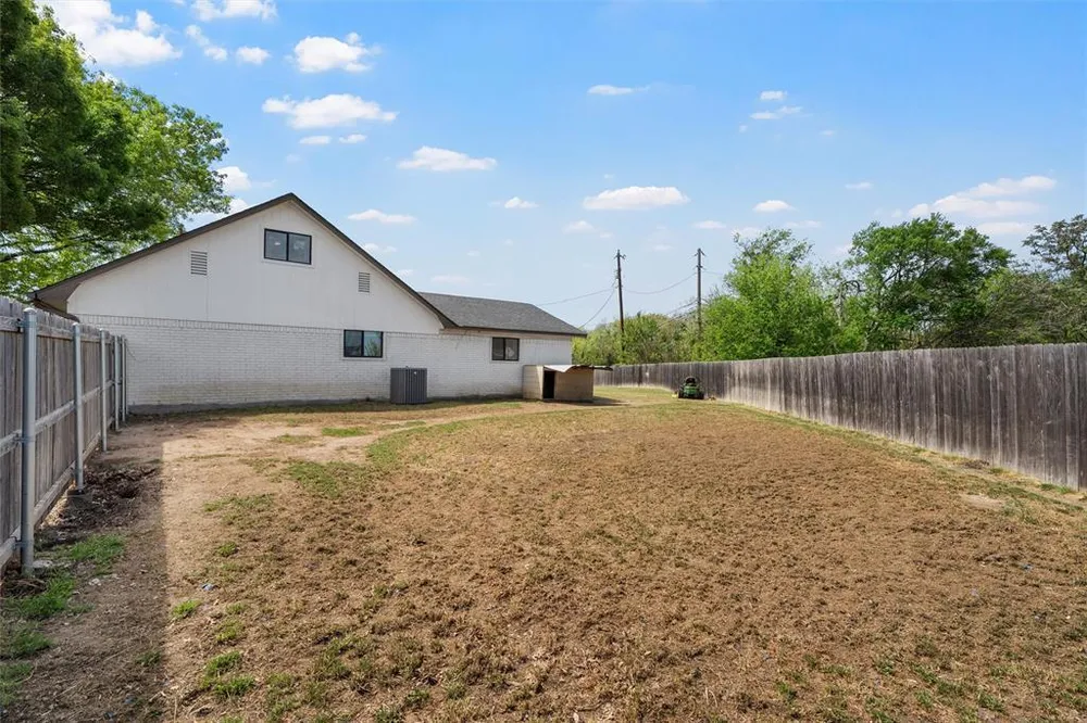 128 E Johnson St, Hewitt, TX 76643