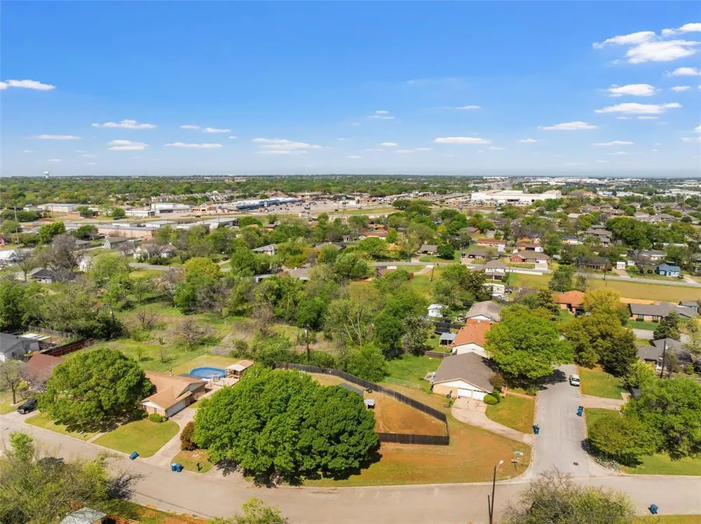 128 E Johnson St, Hewitt, TX 76643