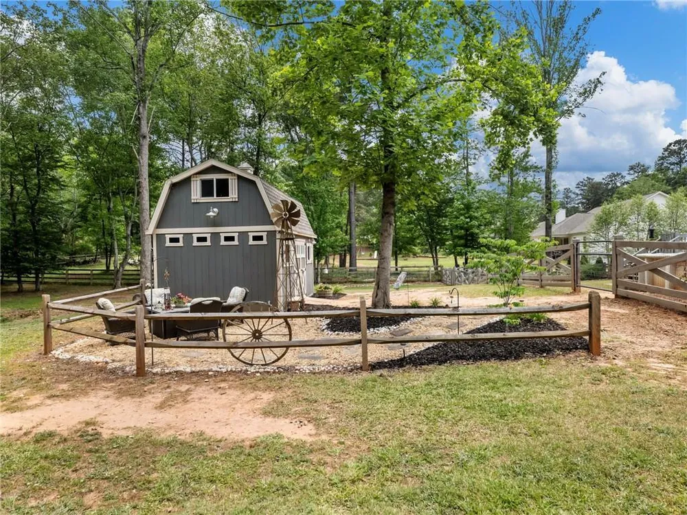 727 Brannon Holder Rd, Winder, GA 30680