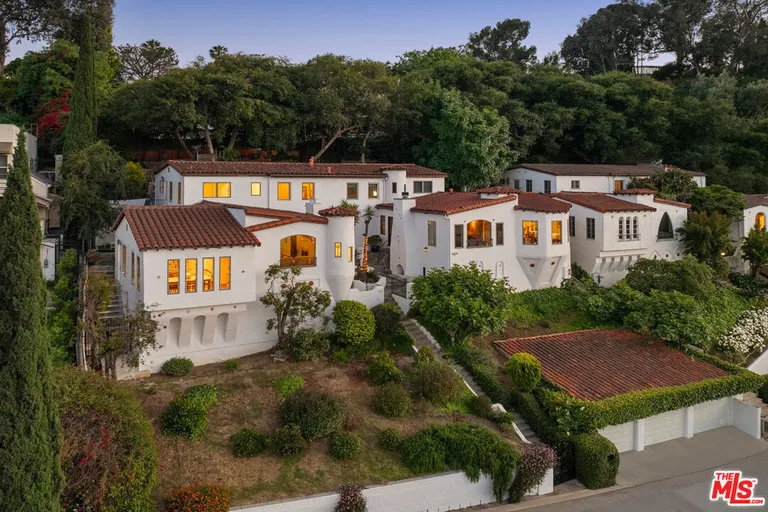 3700 Arbolada Rd, Los Feliz, CA 90027