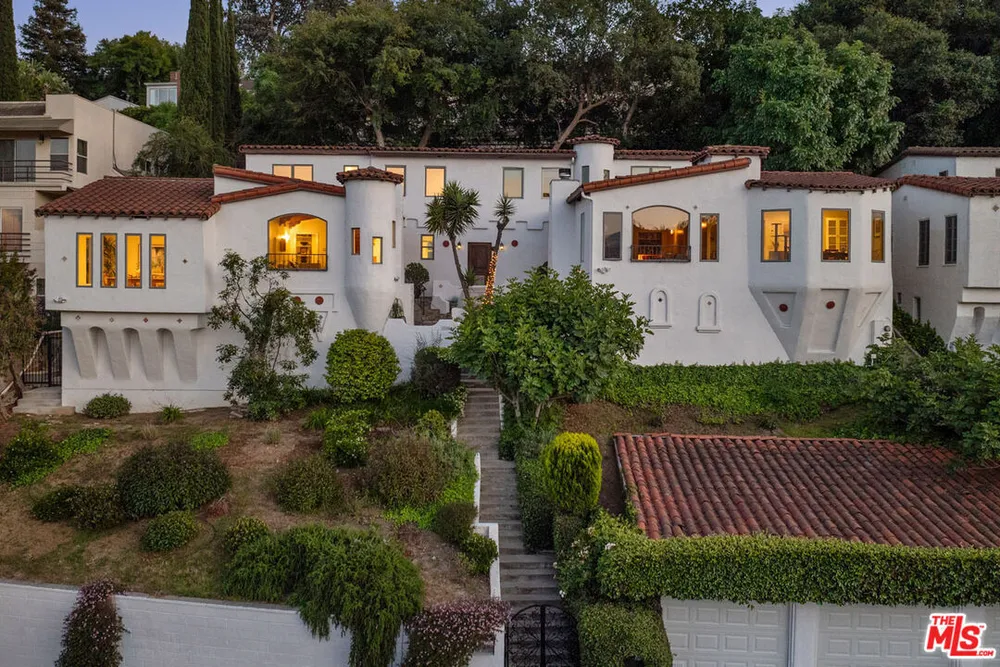 3700 Arbolada Rd, Los Feliz, CA 90027