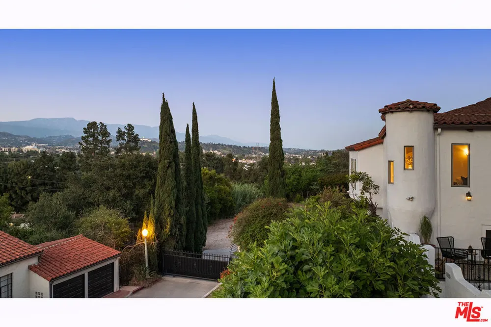 3700 Arbolada Rd, Los Feliz, CA 90027