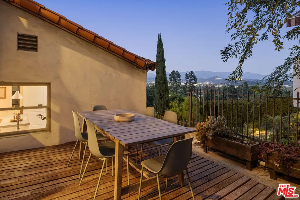 3700 Arbolada Rd, Los Feliz, CA 90027