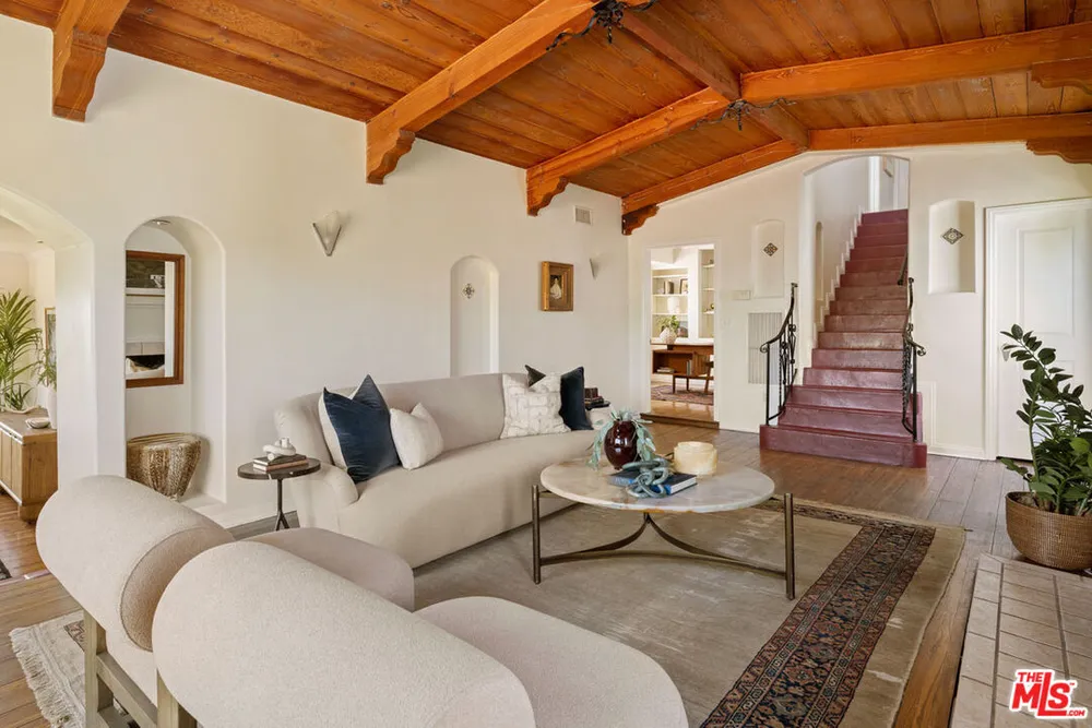 3700 Arbolada Rd, Los Feliz, CA 90027