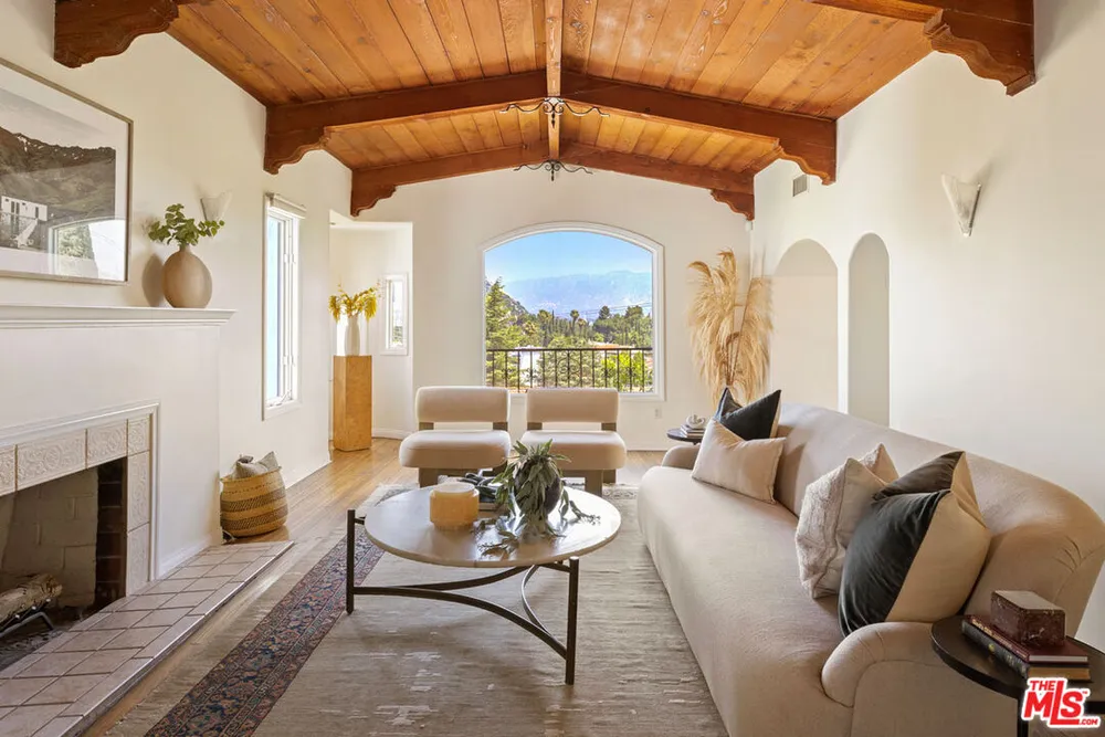 3700 Arbolada Rd, Los Feliz, CA 90027