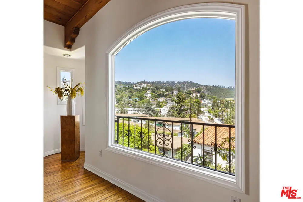 3700 Arbolada Rd, Los Feliz, CA 90027