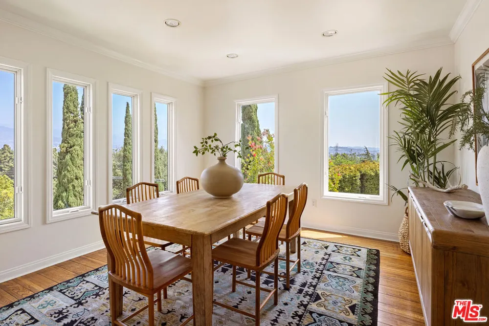 3700 Arbolada Rd, Los Feliz, CA 90027