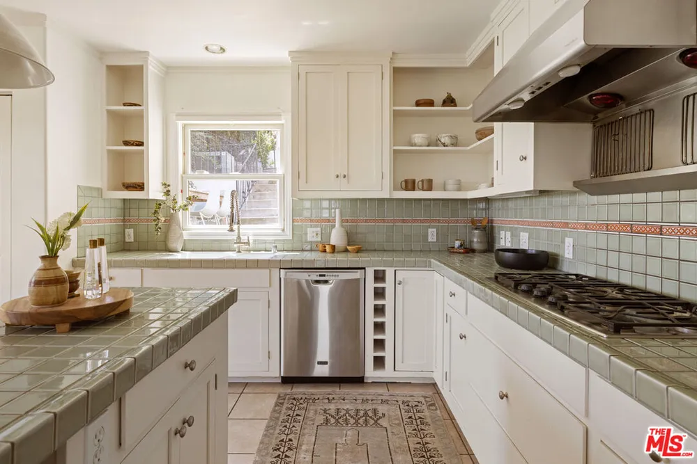 3700 Arbolada Rd, Los Feliz, CA 90027