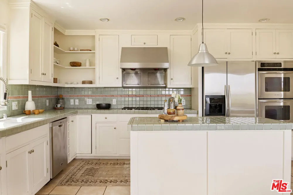 3700 Arbolada Rd, Los Feliz, CA 90027