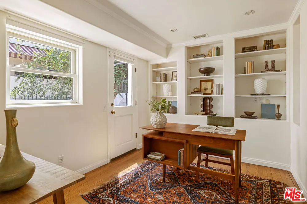 3700 Arbolada Rd, Los Feliz, CA 90027