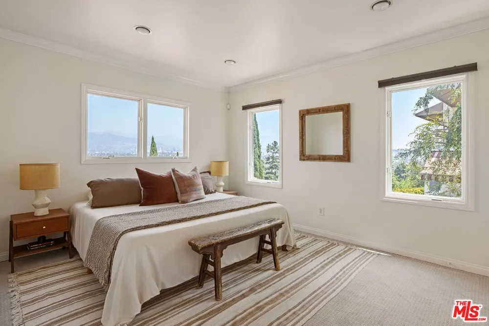 3700 Arbolada Rd, Los Feliz, CA 90027