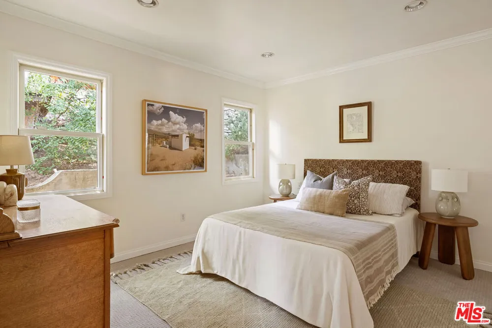 3700 Arbolada Rd, Los Feliz, CA 90027