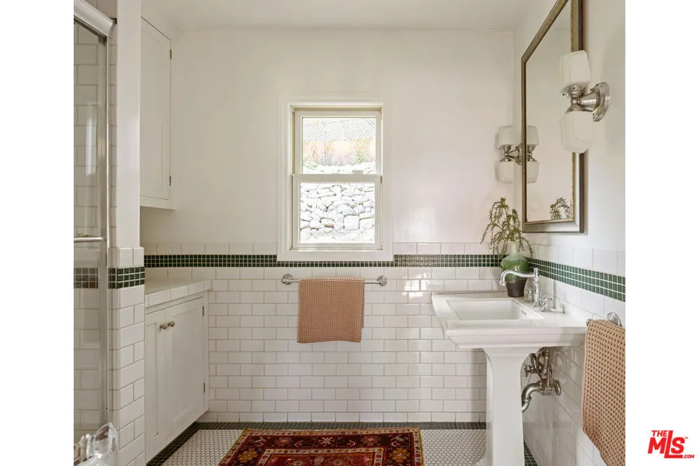 3700 Arbolada Rd, Los Feliz, CA 90027