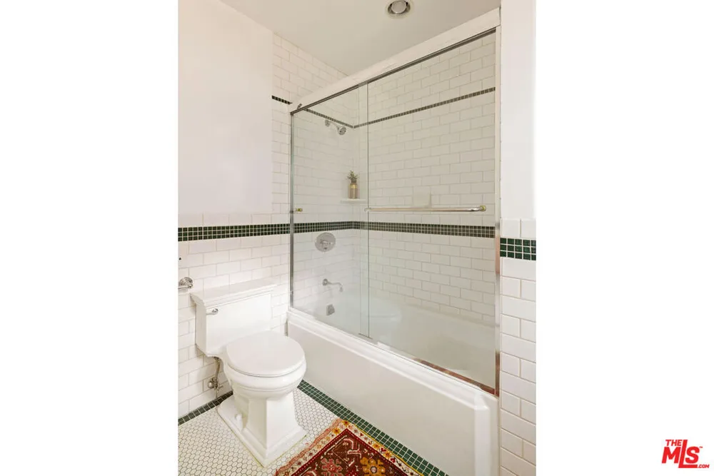 3700 Arbolada Rd, Los Feliz, CA 90027