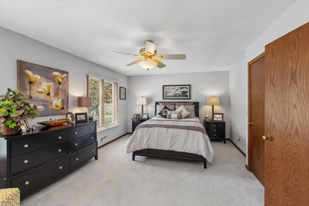 412 E 135th St, Burnsville, MN 55337