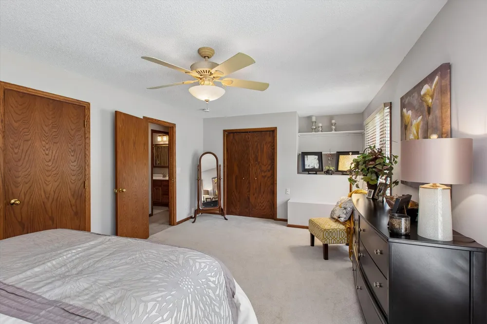 412 E 135th St, Burnsville, MN 55337