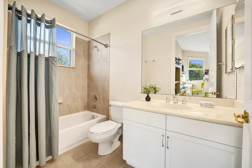 2846 Juniper Ln, Davie, FL 33330
