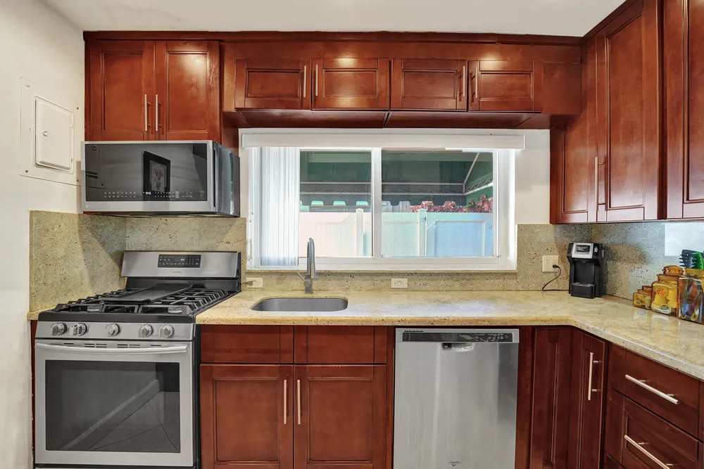 1036 NE 9th Ave, Fort Lauderdale, FL 33304