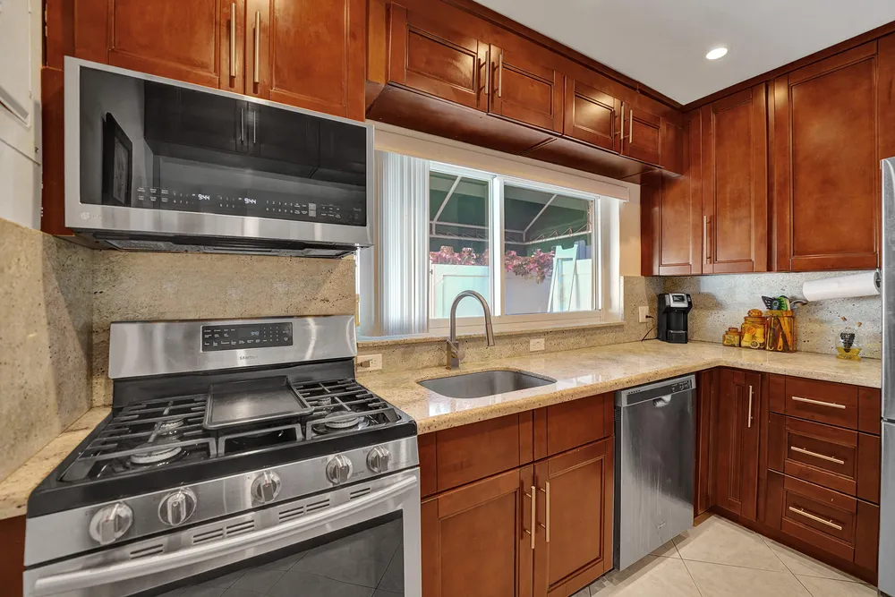 1036 NE 9th Ave, Fort Lauderdale, FL 33304