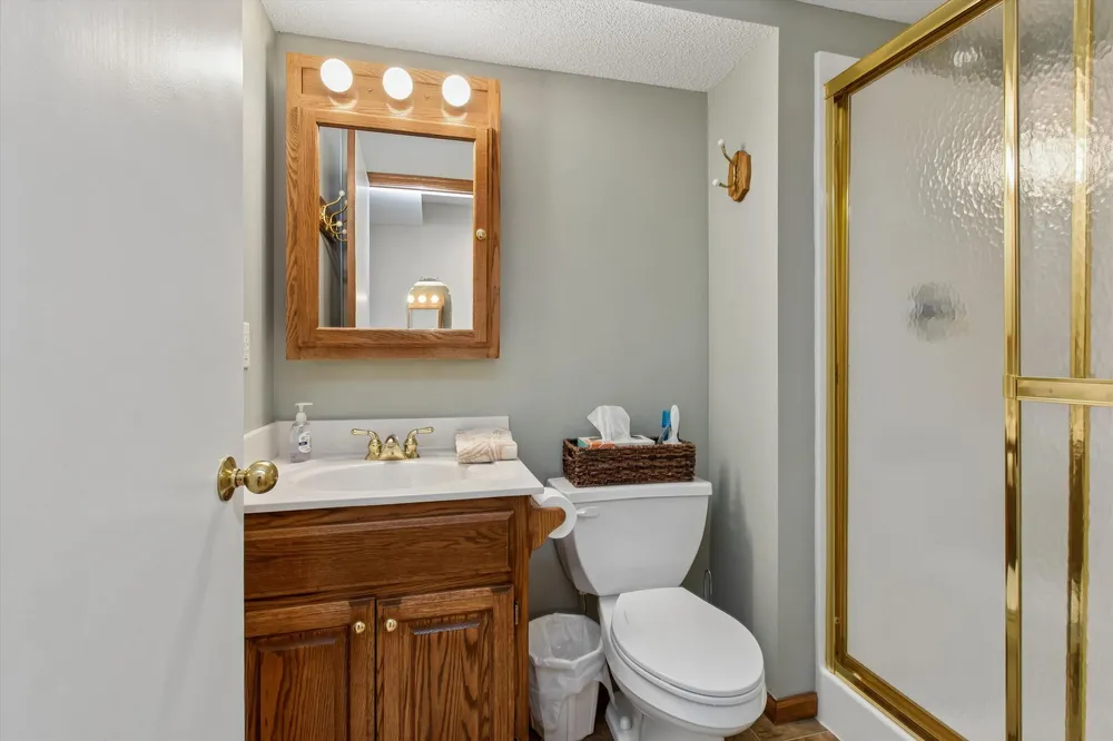 412 E 135th St, Burnsville, MN 55337
