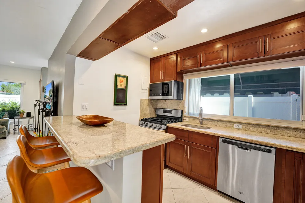 1036 NE 9th Ave, Fort Lauderdale, FL 33304